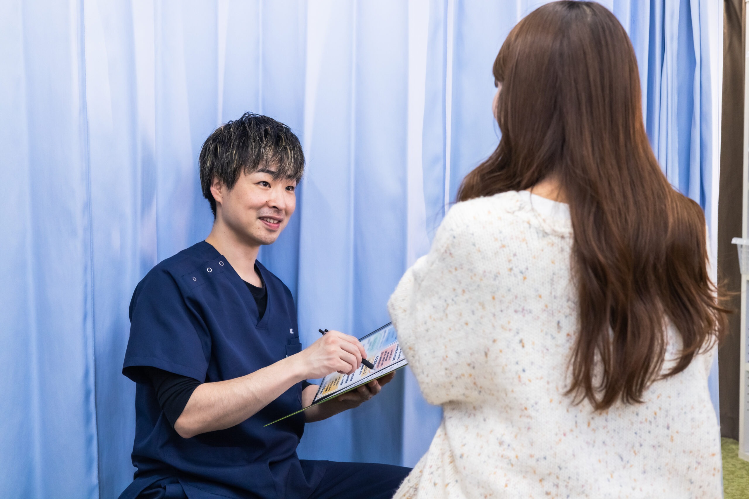 スタッフによる問診・カウンセリングの様子